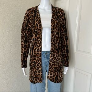 Animal Print Leopard Button Up Front pockets light weight cardigan Shirt - M